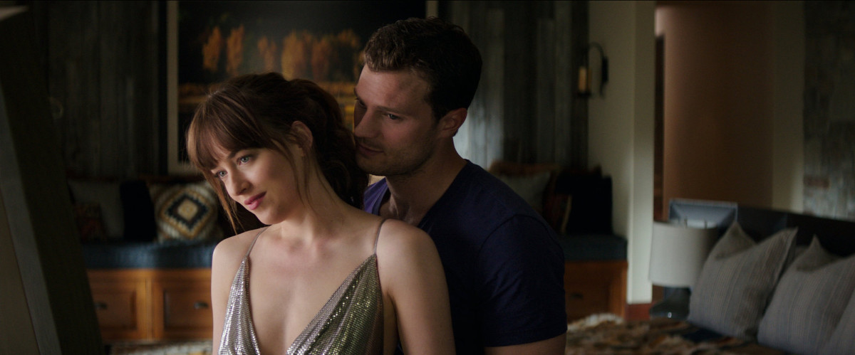 Olahraga Dakota Johnson Agar Seksi di Film Fifty Shades