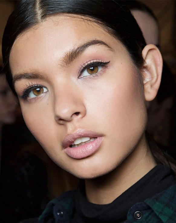Cara Memilih Lipstik Nude!