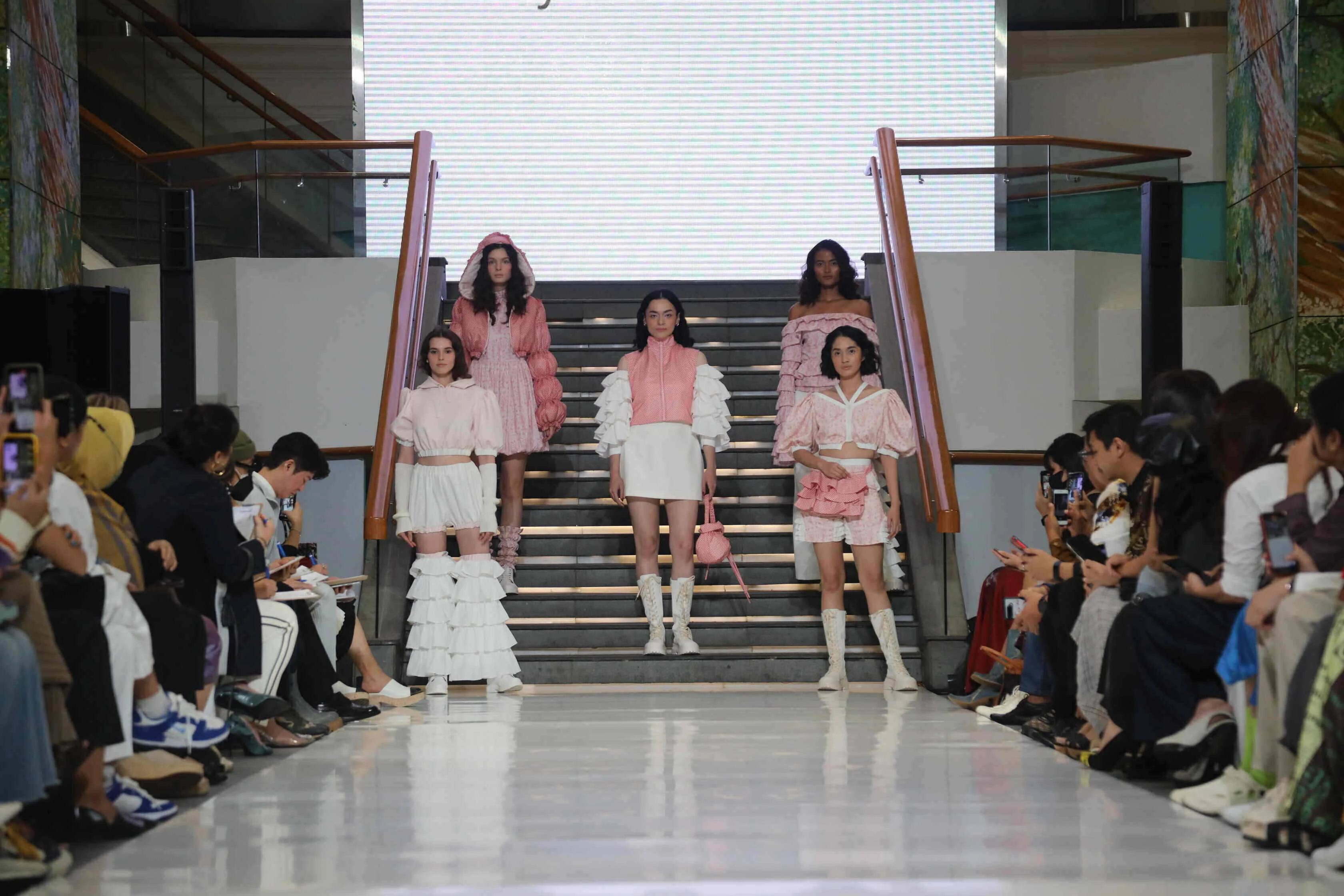 Kemeriahan Harper's BAZAAR Indonesia Asia NewGen Fashion Award 2022/2023