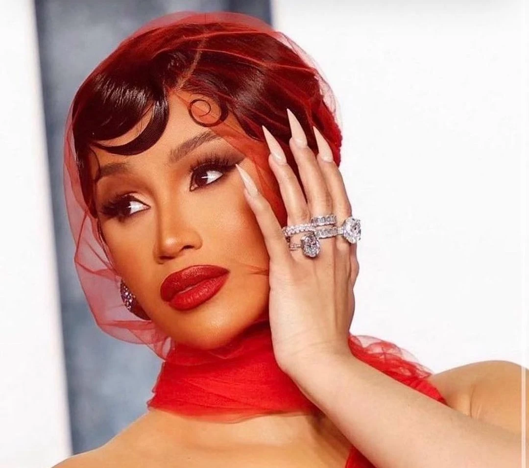 Oh No, Cardi B Melempar Mikrofon Ke Penonton Saat Konser Di Las Vegas