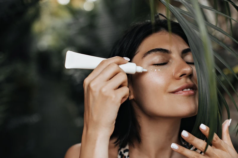 6 Rekomendasi Sunscreen Untuk Kulit Sensitif Yang Bisa Kamu Coba