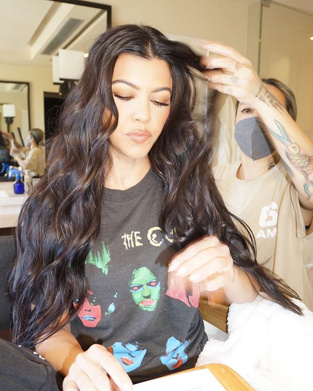 Kourtney Kardashian Baru Saja Memotong Semua Rambutnya? Coba Lihat!