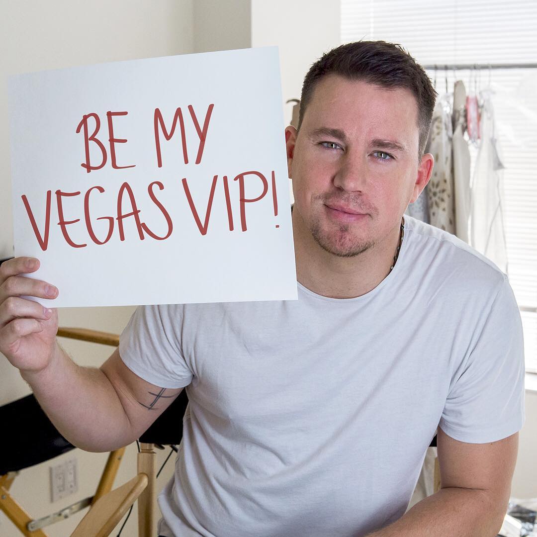 Tonton Video Channing Tatum Belajar Memainkan Piano!