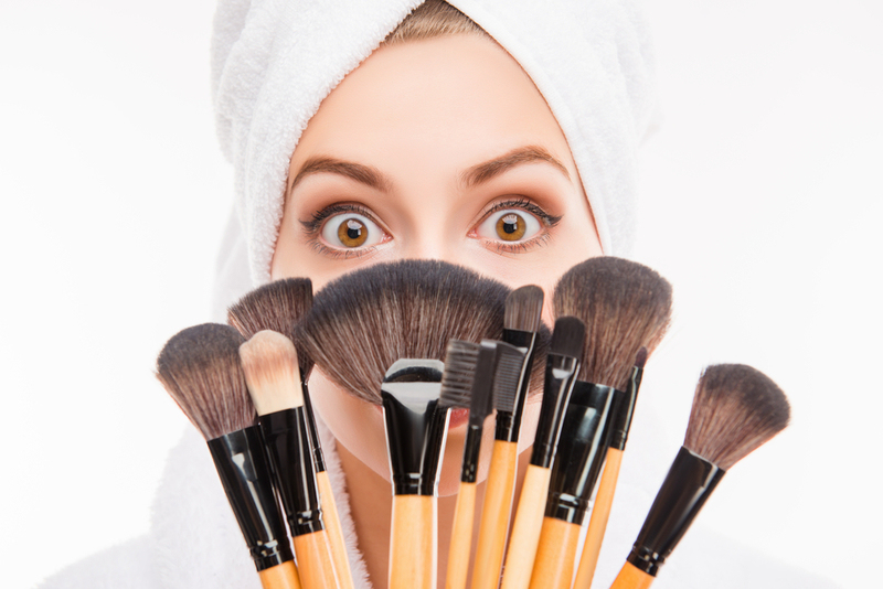 Cara Bersihkan Kuas Makeup Seperti Pro (Mudah, Kok!)