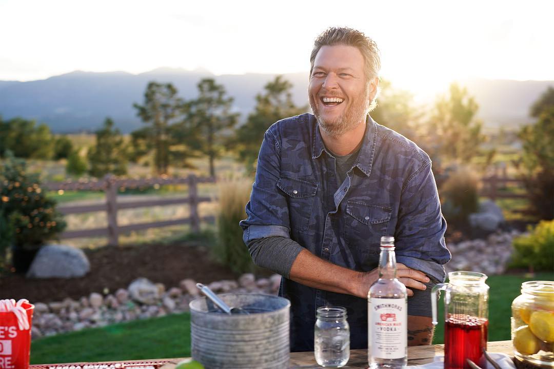 Blake Shelton Terpilih Menjadi Sexiest Man Alive 2017
