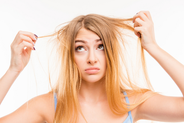 Beauty Q&A: Mencegah Rambut Kering Setelah Berenang
