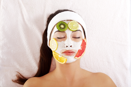 Beauty Q&A: Seberapa efektif mengombinasikan masker wajah di waktu bersamaan?