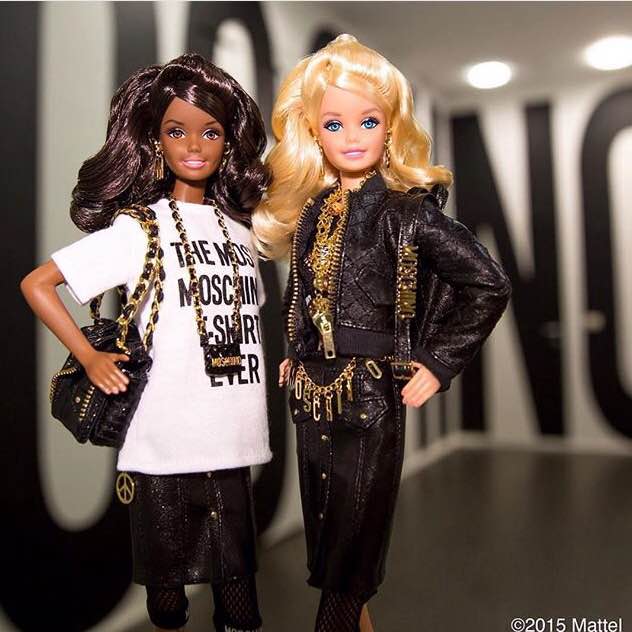 Barbie Moschino Laris, Kurang Dari Satu Jam