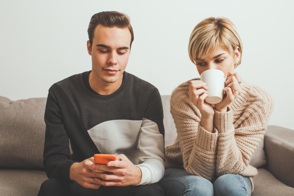 6 Cara Deteksi Pria Yang Selingkuh
