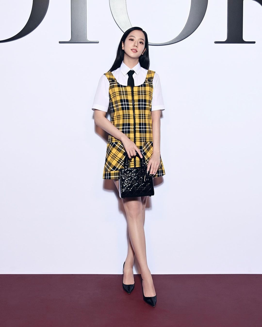 Gaya Selebriti Paling Mencuri Perhatian di Paris Fashion Week