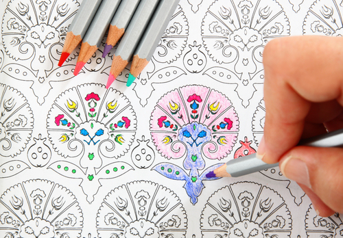 8 Alasan Kenapa Anda Harus Mewarnai Adult Coloring Books