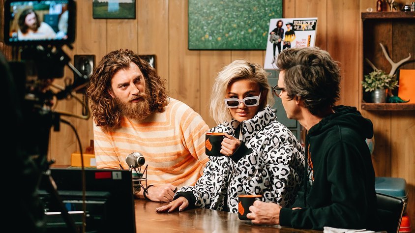 Agnez Mo Tampil di Good Mythical Morning, Kenalkan Makanan Indonesia