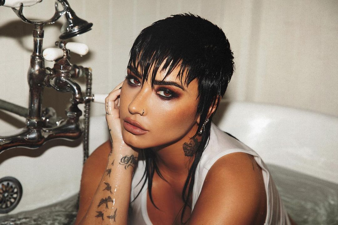 Demi Lovato Umumkan Tur dan Album Terbarunya Berjudul “Holy Fvck”