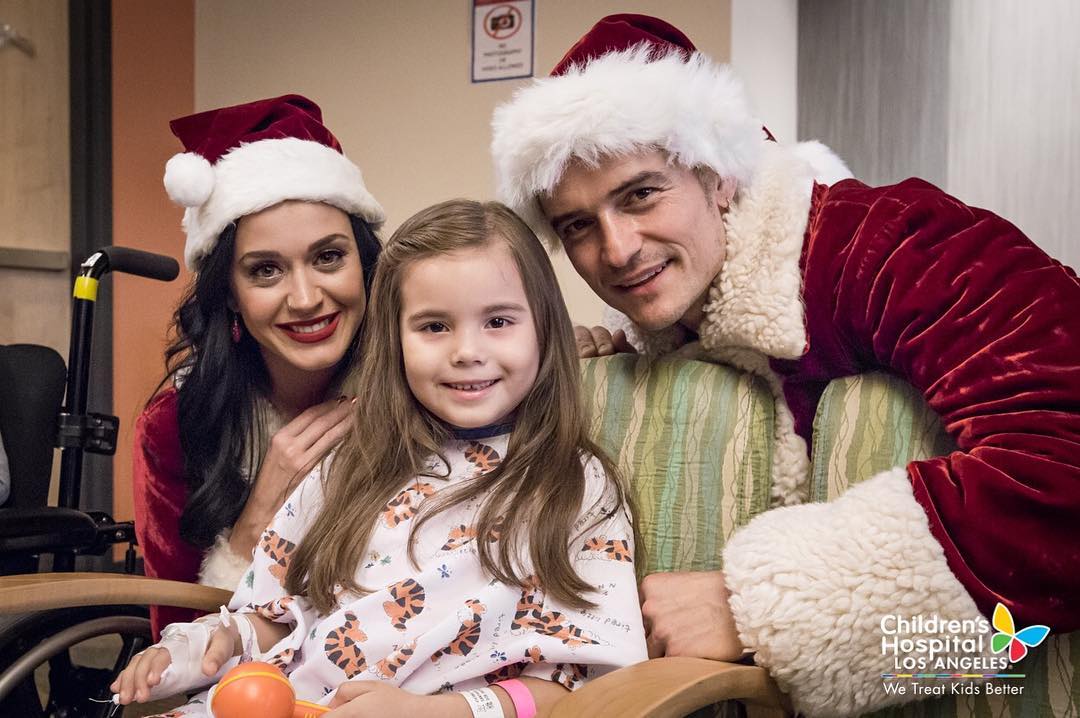 Katy Perry dan Orlando Bloom Menghibur Anak-Anak Sakit