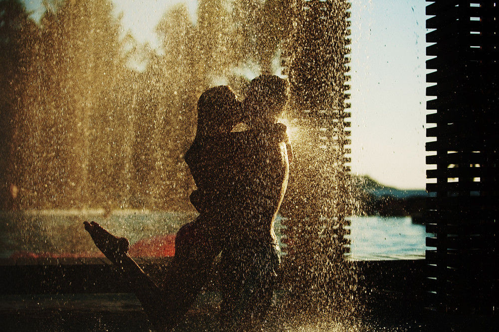 Posisi Paling Tepat Untuk Lakukan Shower Sex