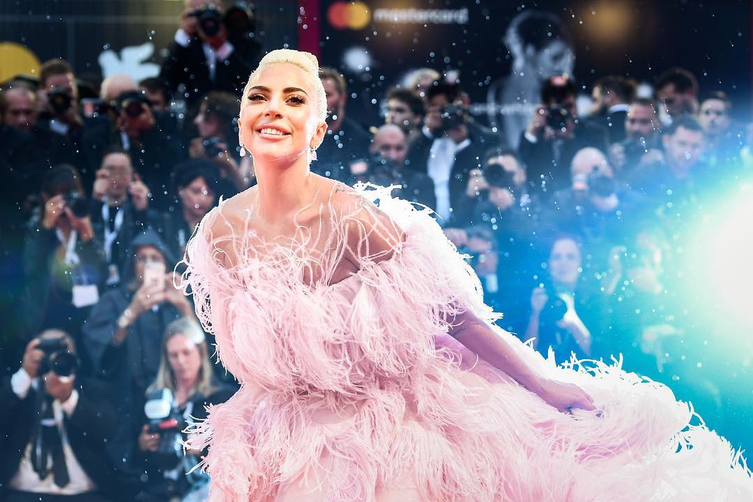 Dapat 2 Nominasi Piala Oscar, Lady Gaga Nangis Terharu