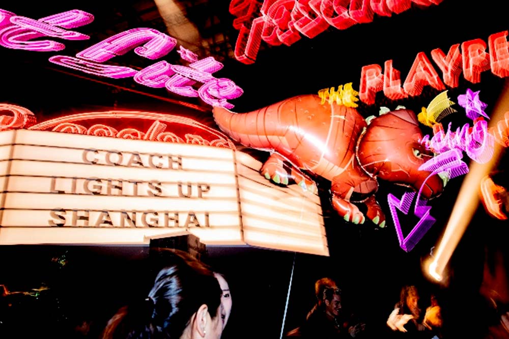 Serunya Coach Lights Up Shanghai!