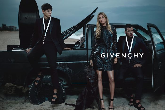 Siapakah Wajah Baru untuk Iklan Givenchy?