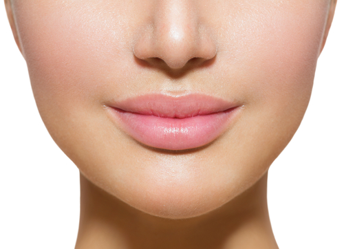 3 Makanan yang Dapat Mencerahkan Warna Bibir Secara Alami