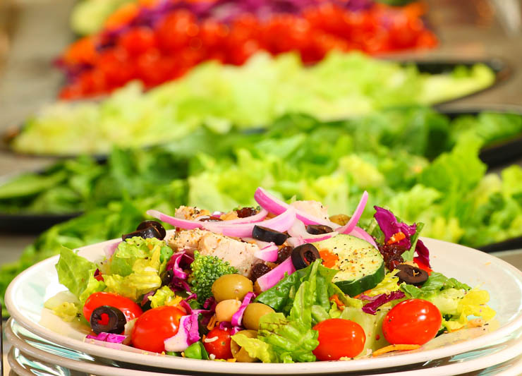 5 Hal yang Bikin Salad Tidak Sehat