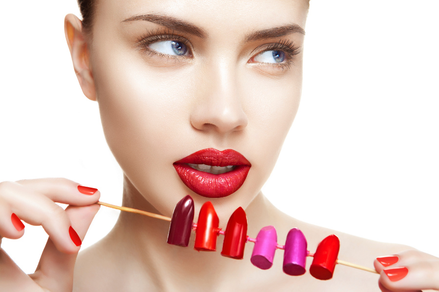 Pilih Warna Lipstik Berdasarkan Bentuk Bibir Anda