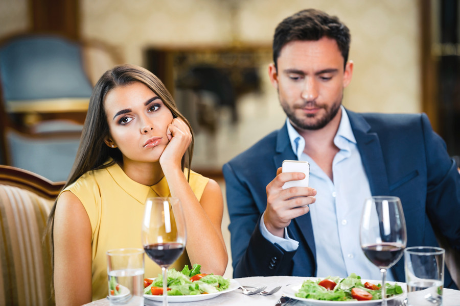 6 Kesalahan yang Kerap Wanita Lakukan Usai Putus Cinta