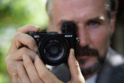 Sony Rilis Kamera Digital Terkecil di Dunia
