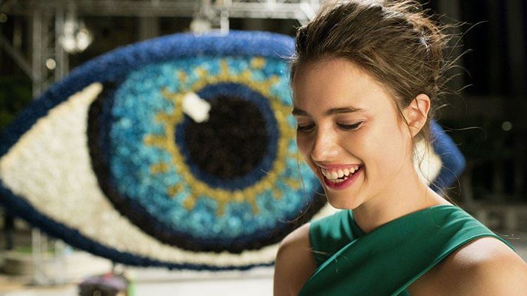 Margaret Qualley, Model Cantik di Iklan Parfum Kenzo
