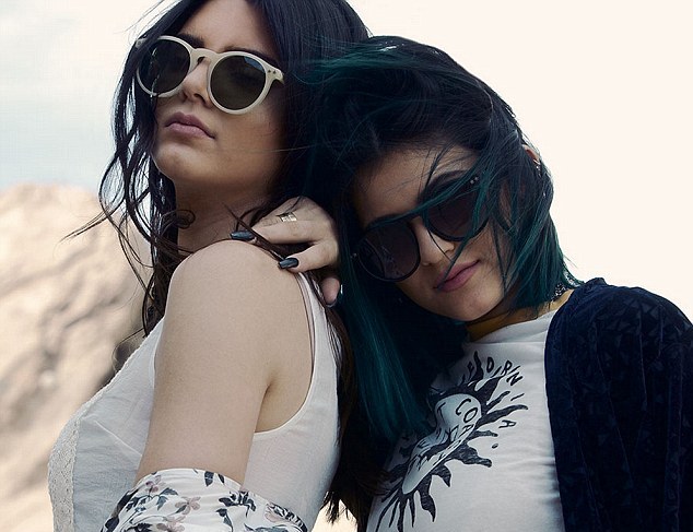 Koleksi Eksklusif Kylie dan Kendall Jenner Bersama Topshop