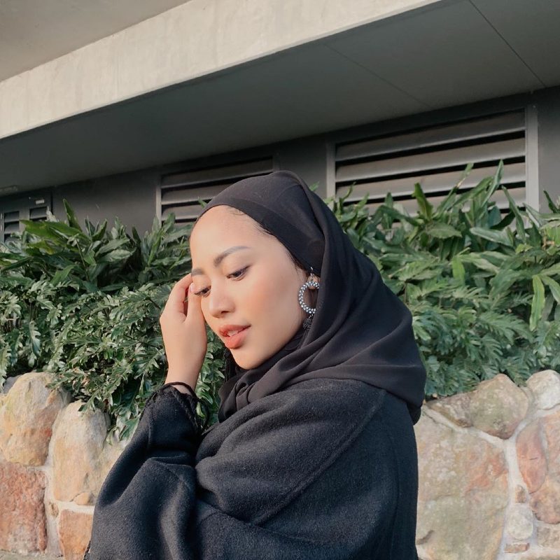 Intip Rekomendasi Gaya Hijab Kasual Ala Rachel Vennya