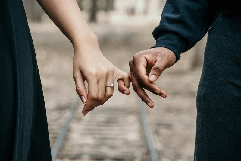 7 Cara Jitu Menghadapi Pasangan yang Posesif