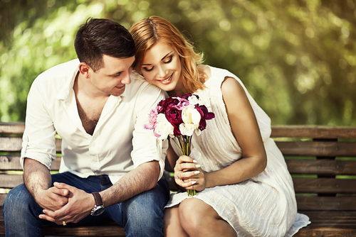 Tips Buat Hubungan Anda Jadi Kembali Romantis
