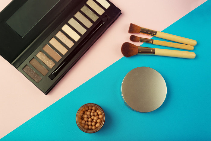 Beauty Q&A: Trik Berbagi Makeup untuk Kakak Adik