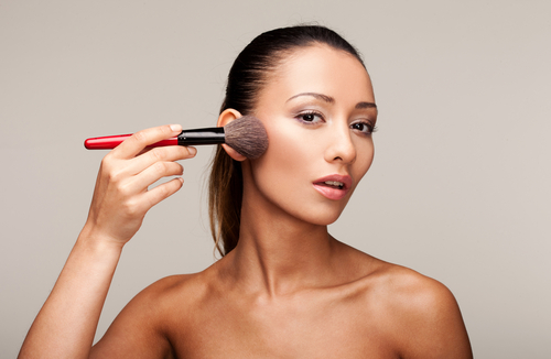 Beauty Q&A: Apa perbedaan dari Contouring dan Strobing?