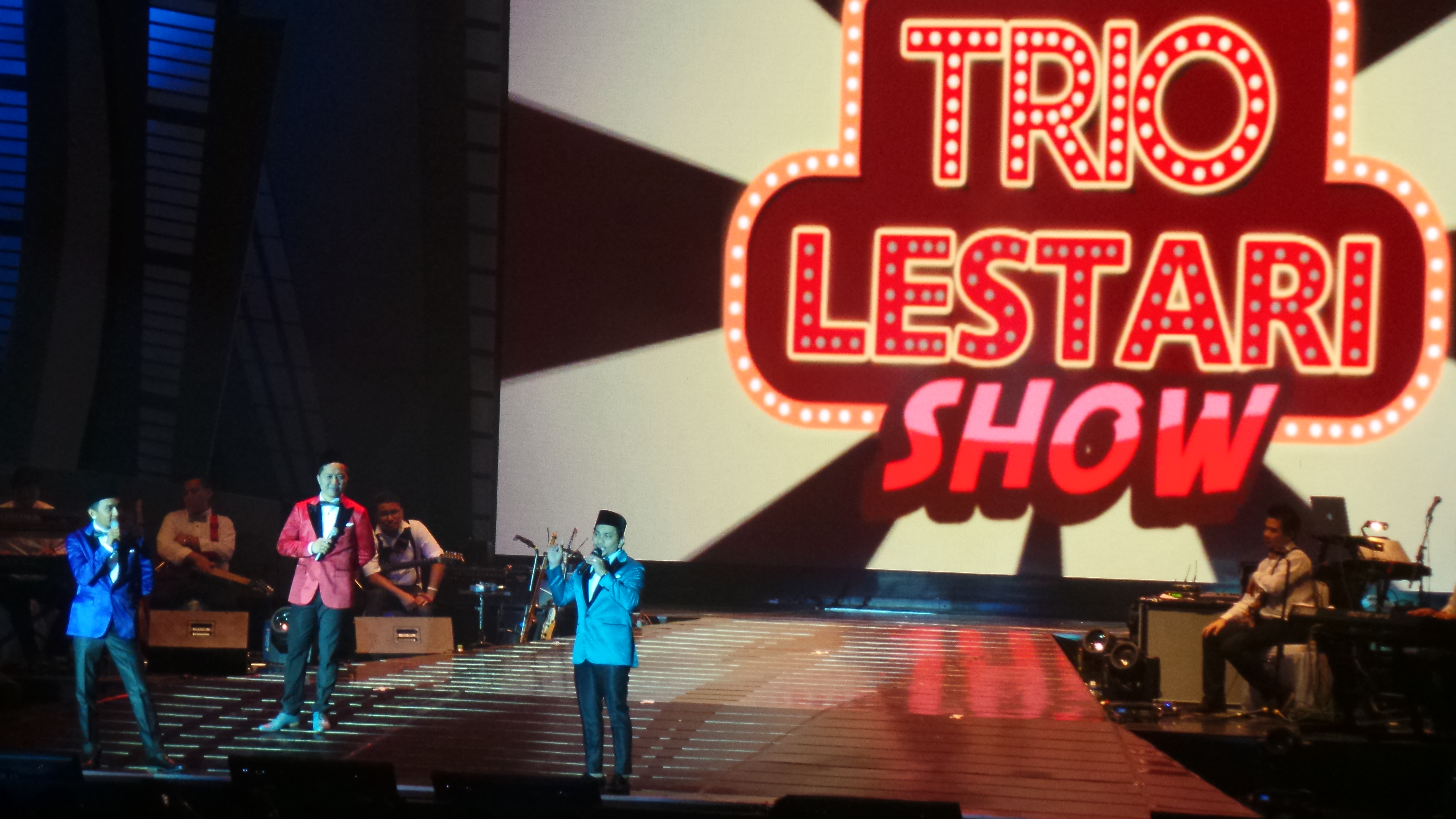 Konser Musikal Trio Lestari Penuh Kejutan