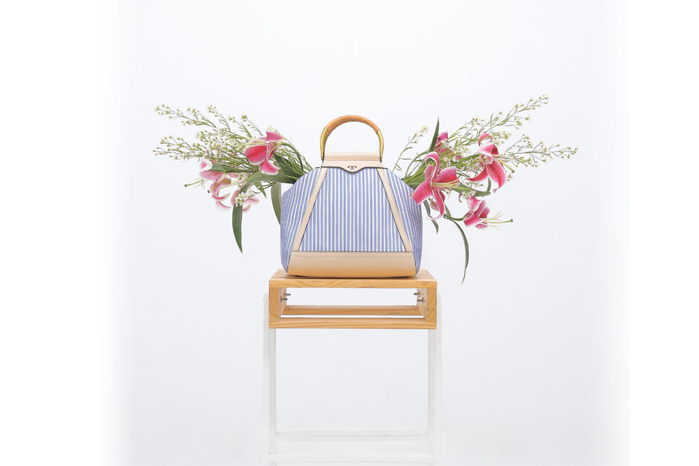 Tampil Feminin Dengan Tas Terbaru Dari Tory Burch
