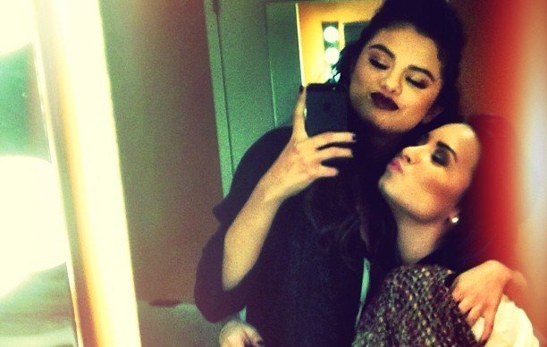 Selena Gomez Memuji Dokumenter Demi Lovato di Instagram