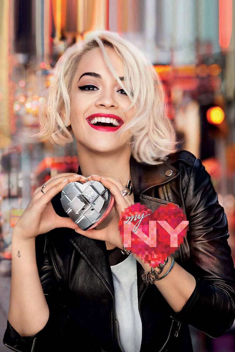 Rita Ora Untuk Wewangian DKNY