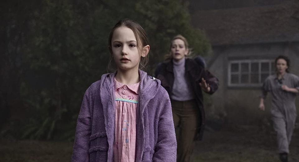 5 Kisah dari Haunting of Bly Manor yang Paling Bikin Baper!