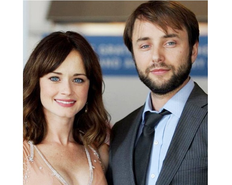 Anak Pertama Alexis Bledel dan Vincent Kartheiser 