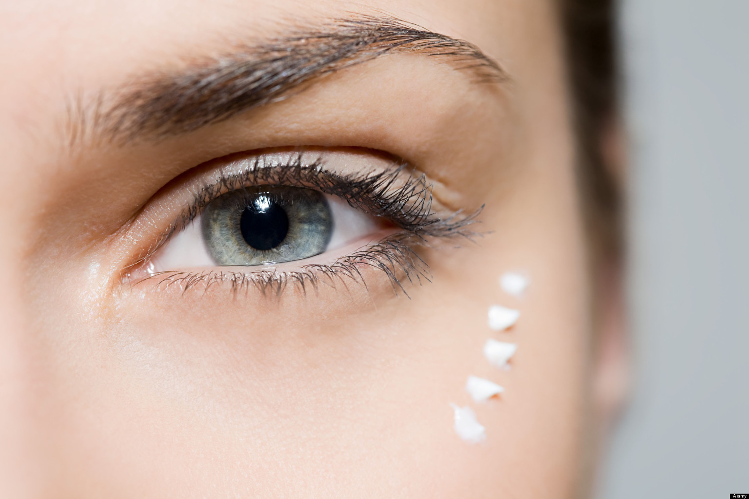 Beauty Q&A: Perbedaan Eye Cream, Eye Gel dan Eye Serum