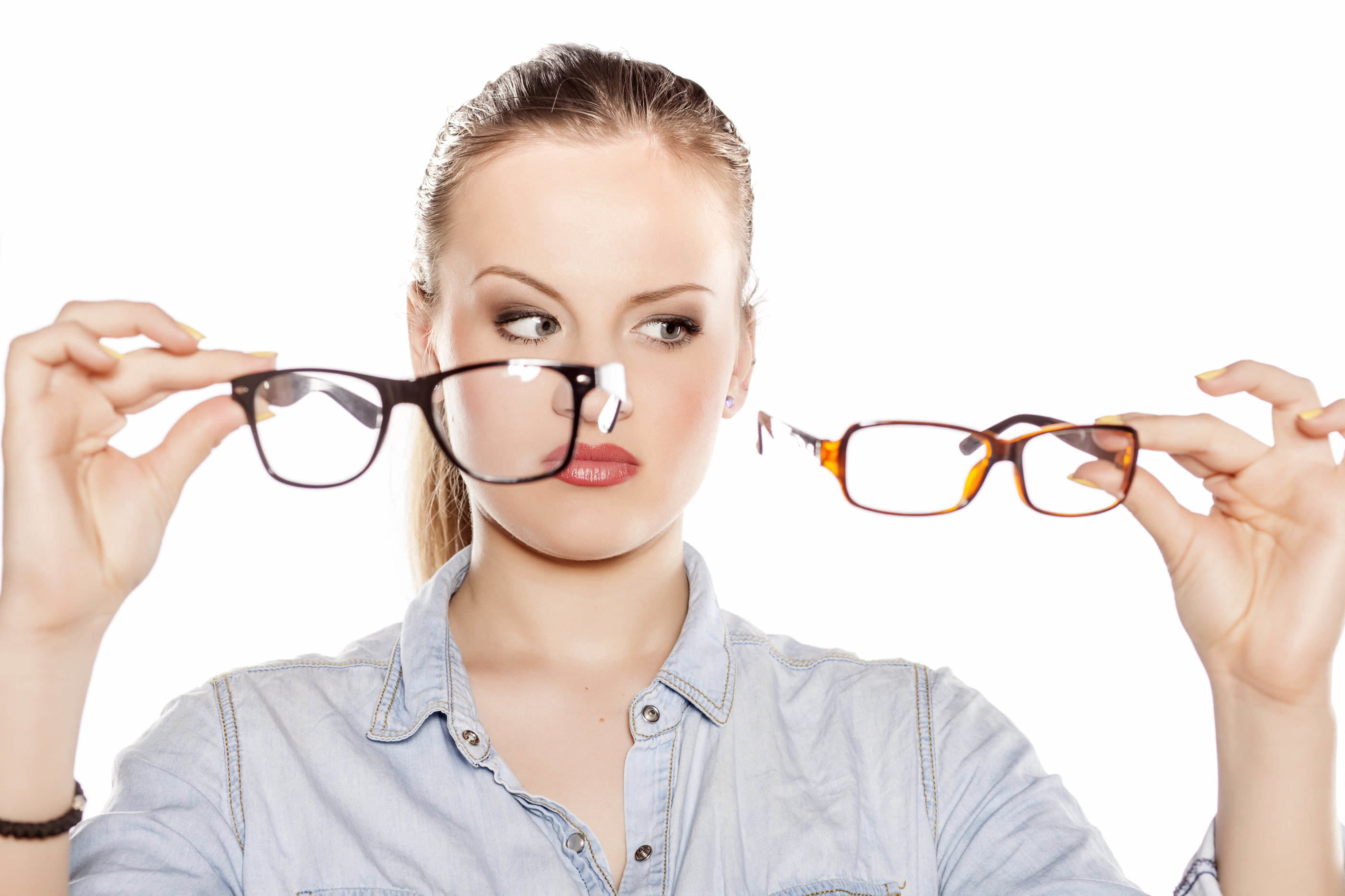 Kacamata VS Lensa Kontak: Mana yang Anda Pilih? 