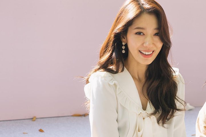 Ternyata Ini Rahasia Kulit Glowing Park Shin Hye!