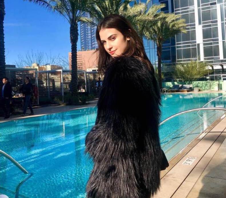 Ups! Fiji Water Girl Menuntut Fiji Water Karena Alasan Ini