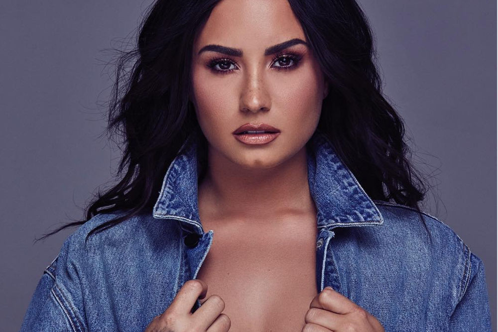 Demi Lovato Dituduh Photoshop Payudaranya di Foto Ini