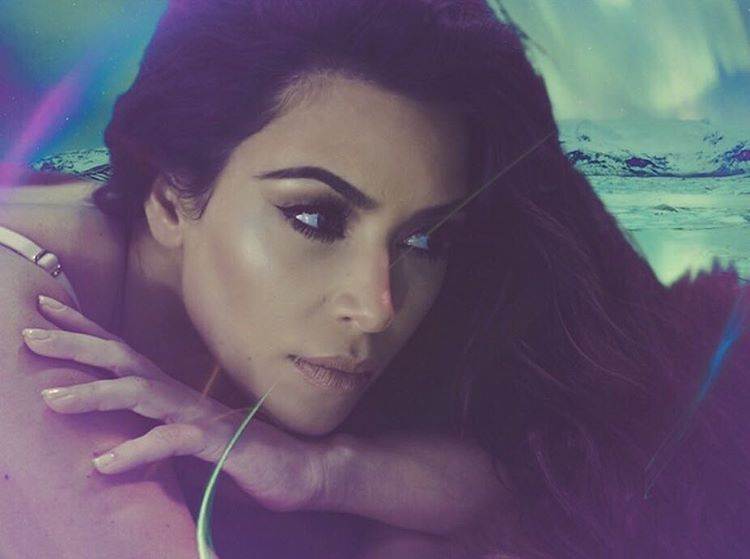Kim Kardashian Kembali ke Dunia Maya
