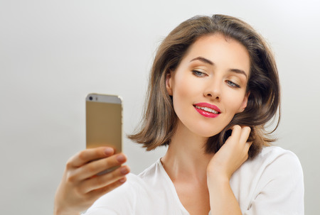 10 Trik untuk Tampil Fotogenik dan Cantik Depan Kamera