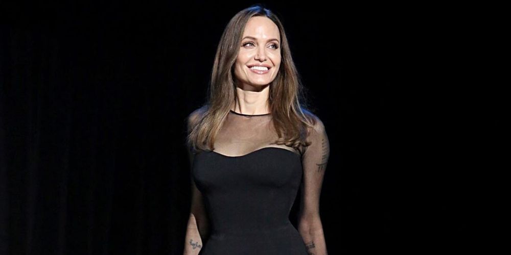 Kabarnya, Angelina Jolie Sudah Kembali Berkencan!