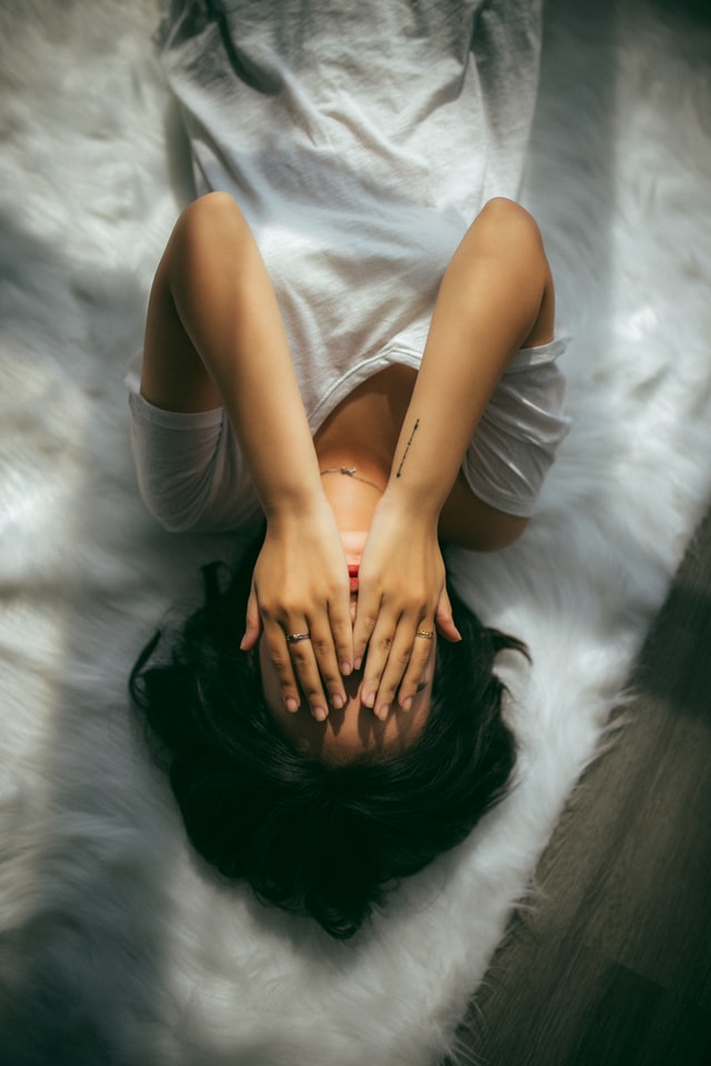 Jangan Mendiagnosa Sendiri Kesehatan Mental, Ini Bahayanya!