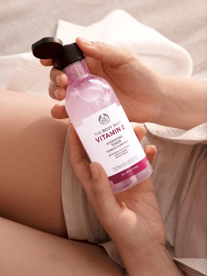  The Body Shop Vitamin E Hydrating Toner 